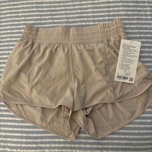 Lululemon Hotty Hots 2.5"